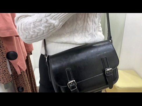 ❤️ Melancap awam perempuan jalang FeralBerry dengan dildo di dalam bilik pemasangan ❤️❌ Lucah pada ms.fuxporn-com.ru ❤